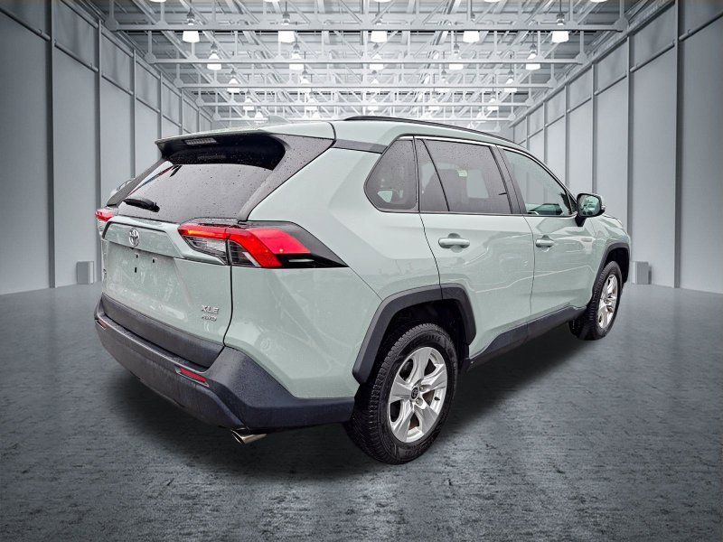 Used 2021 Toyota RAV4 XLE w/ Convenience Package AWD/4WD image 4