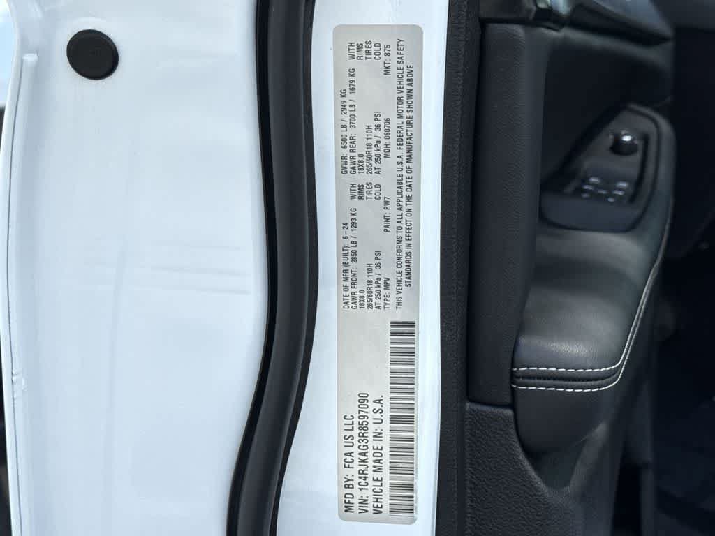 Used 2024 Jeep Grand Cherokee L Laredo AWD/4WD image 27