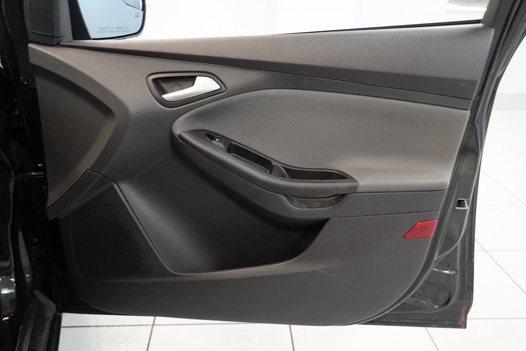 Used 2014 Ford Focus SE w/ SE Winter Package FWD image 32