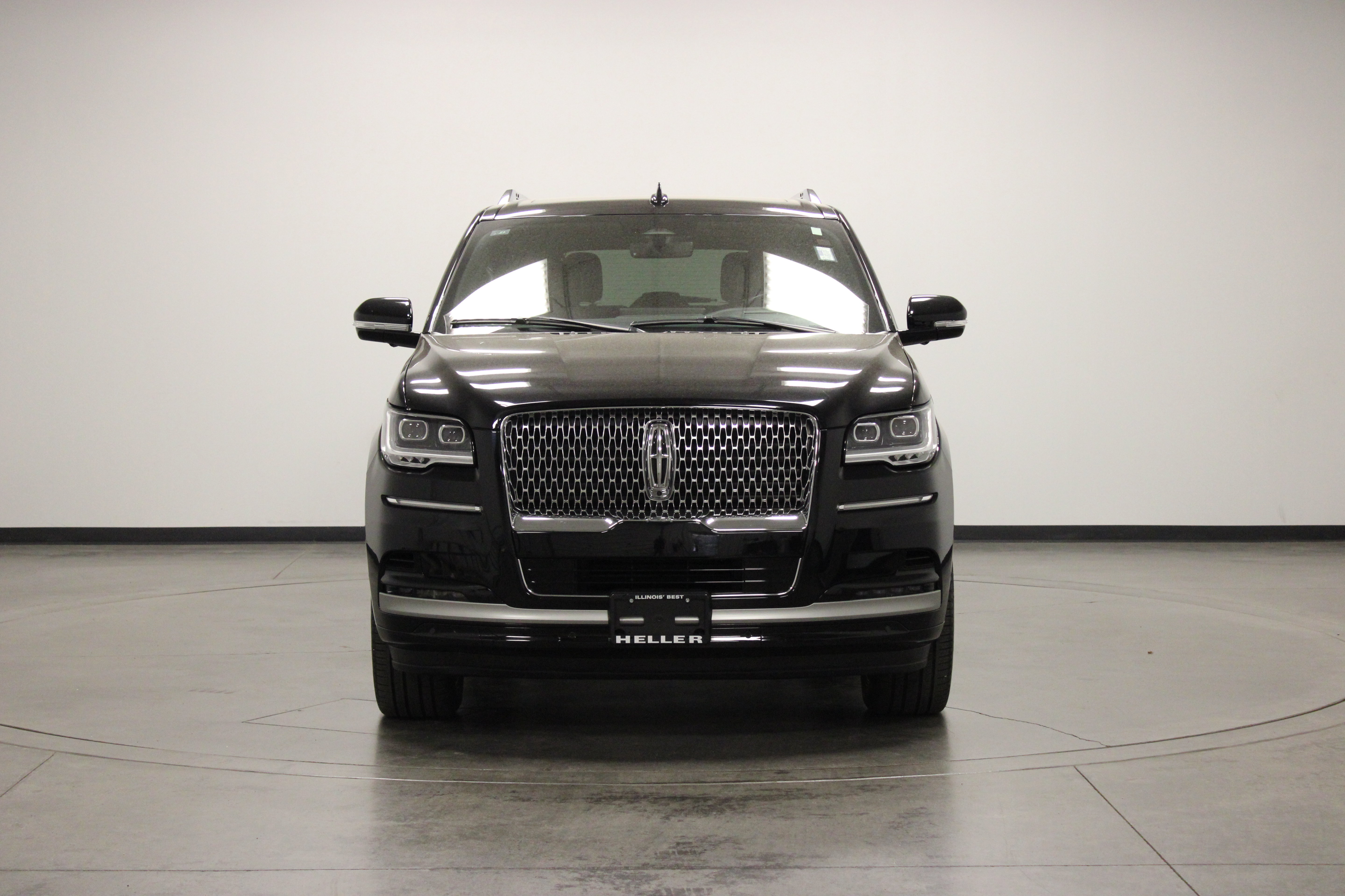 Used 2024 Lincoln Navigator L Reserve AWD/4WD image 3