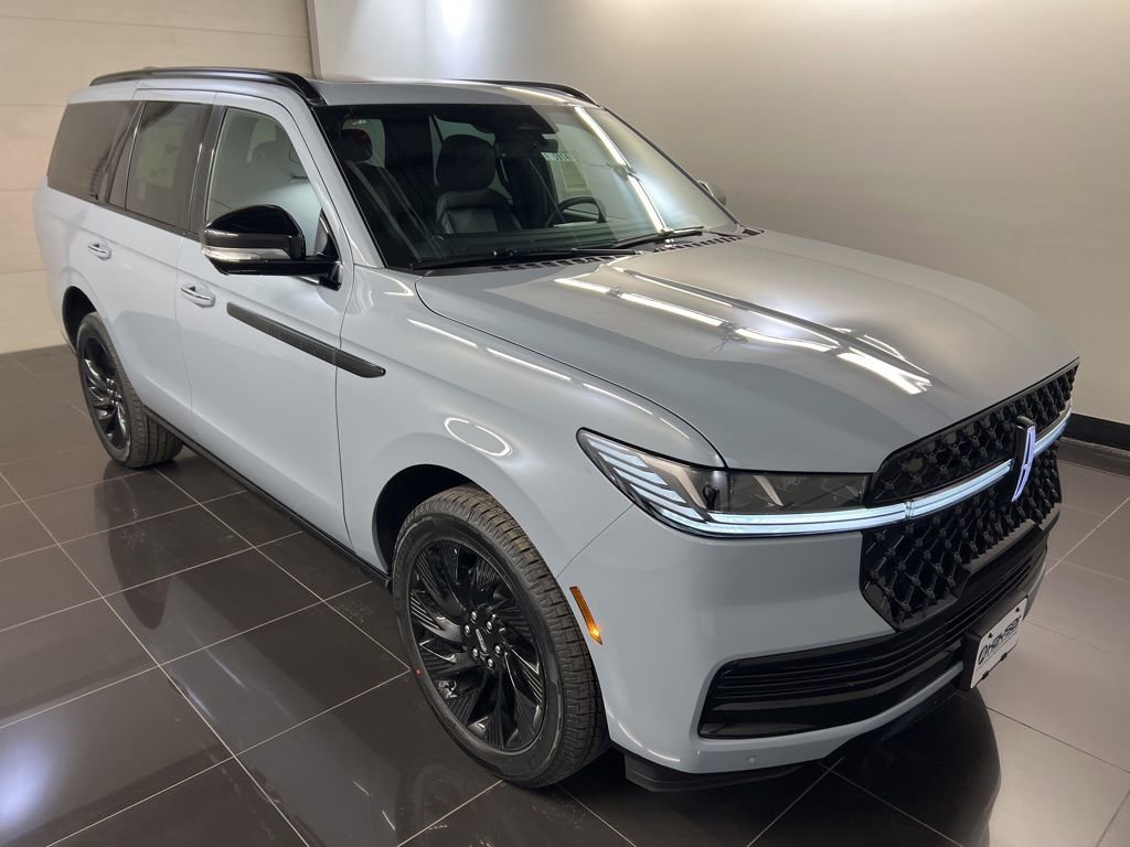 New 2026 Lincoln Navigator Reserve w/ Jet Appearance Package AWD/4WD image 1