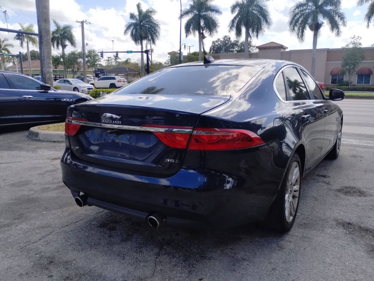 Used 2017 Jaguar XF Premium RWD image 9