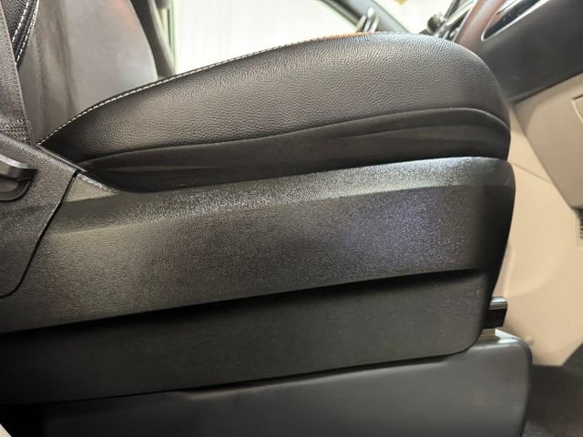 Used 2019 Dodge Grand Caravan SXT w/ Rear Park Assist Package FWD image 38