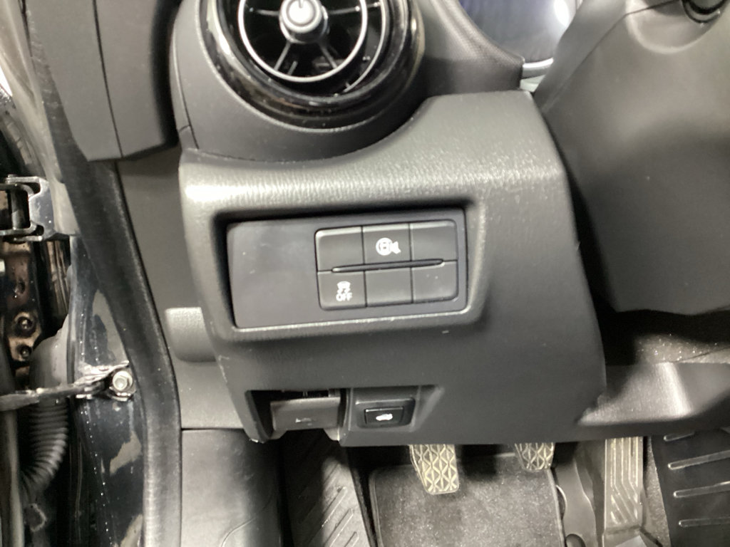 Used 2024 MAZDA MX-5 Miata Sport RWD image 15