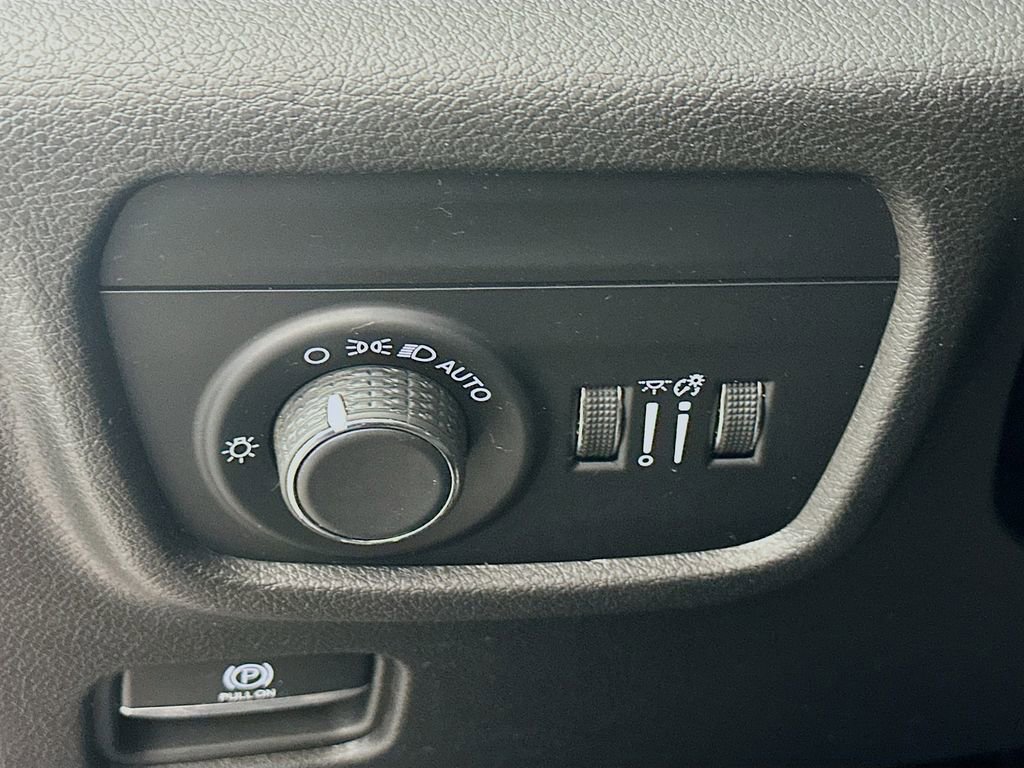 Certified 2022 Jeep Grand Cherokee L Laredo image 18