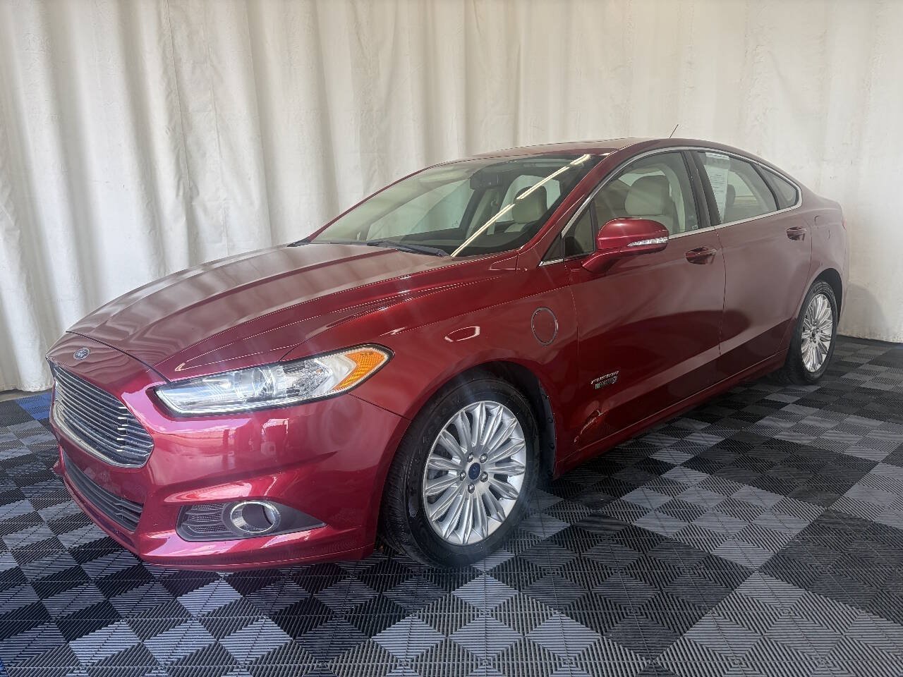 Used 2016 Ford Fusion Energi SE FWD image 2