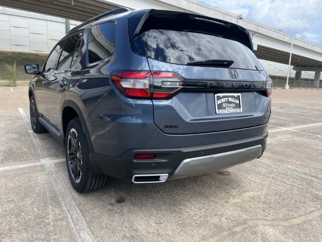 New 2026 Honda Pilot Touring image 2