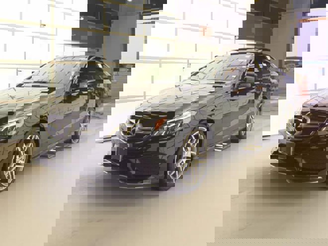 Used 2017 Mercedes-Benz E 400 E 400 4MATIC w/ Premium 2 Package image 1