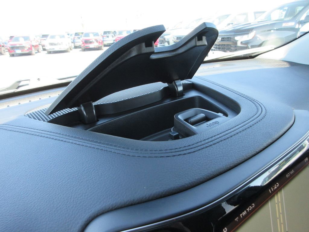 Used 2019 Jeep Cherokee Limited w/ Luxury Group image 35