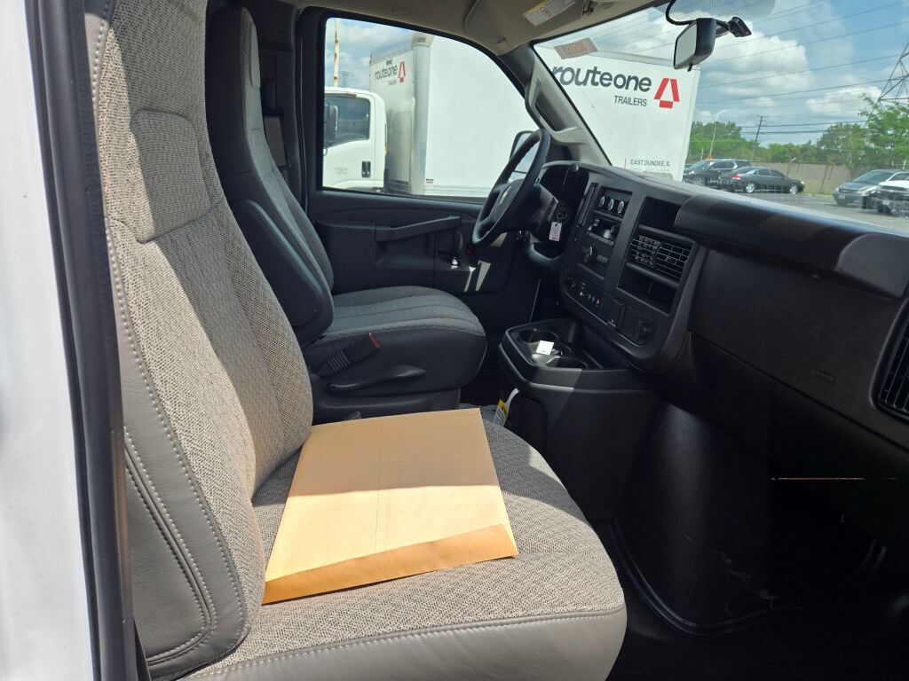 Used 2025 Chevrolet Express 2500 w/ Driver Convenience Package RWD image 4