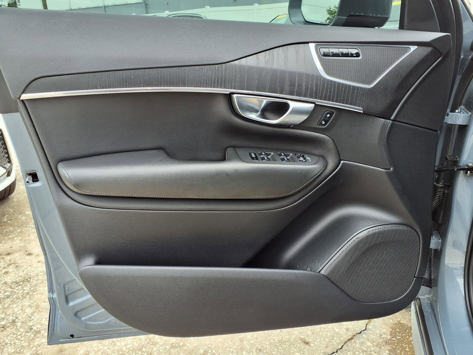 Used 2020 Volvo XC90 T5 Momentum w/ Protection Package Premier image 23