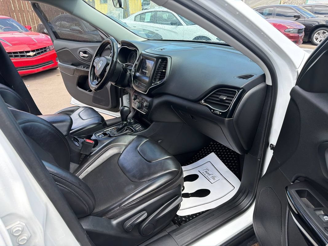 Used 2020 Jeep Cherokee Latitude Plus AWD/4WD image 14