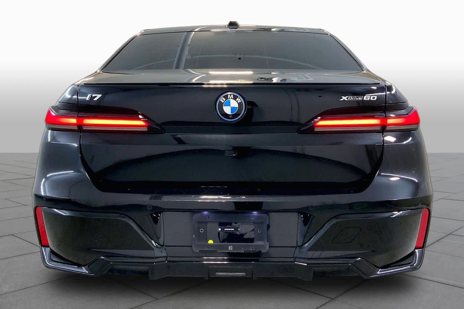 Used 2024 BMW i7 xDrive60 w/ Executive Package AWD/4WD image 4
