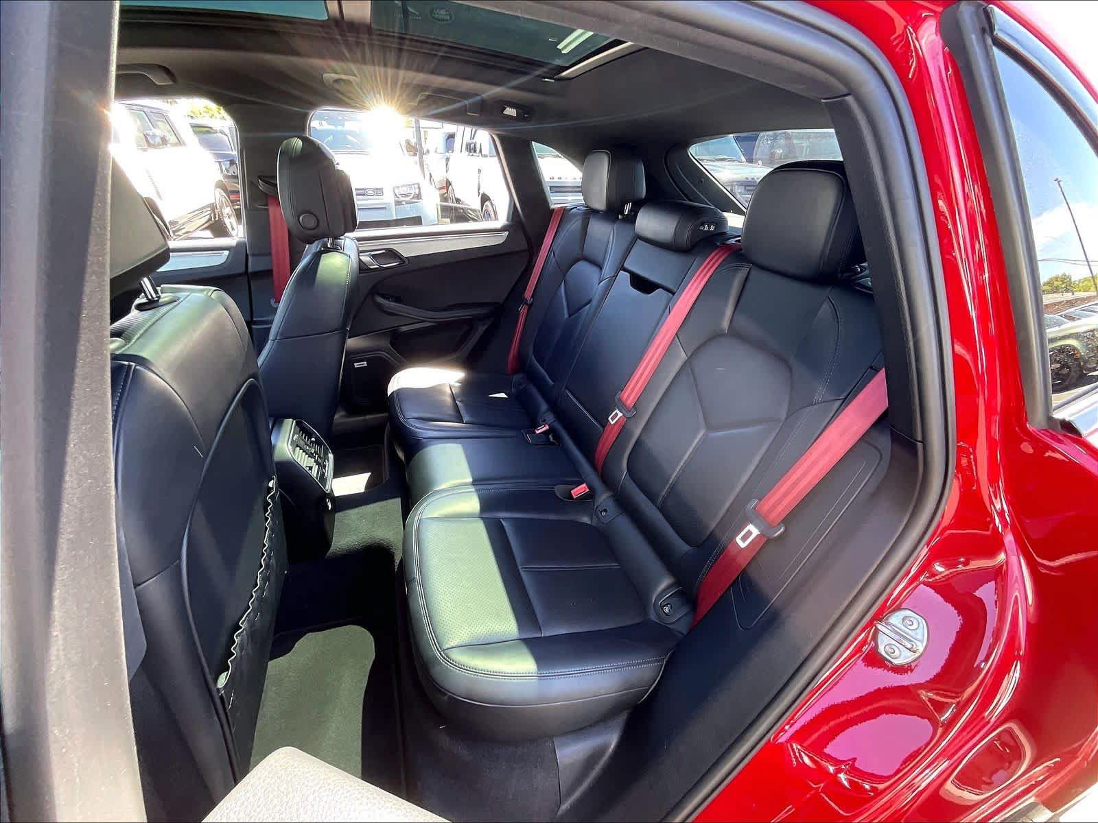 Used 2022 Porsche Macan S AWD/4WD image 28