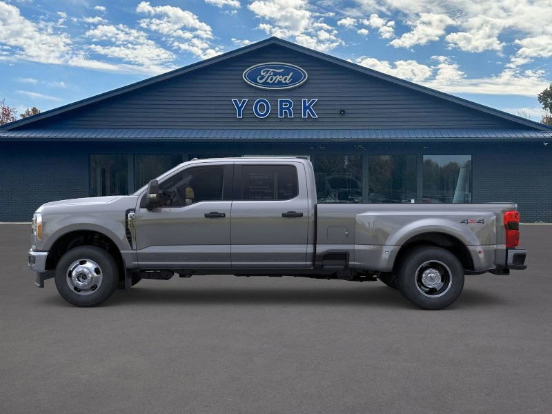 New 2026 Ford F350 XLT image 3