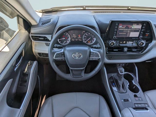 Used 2022 Toyota Highlander XLE image 15