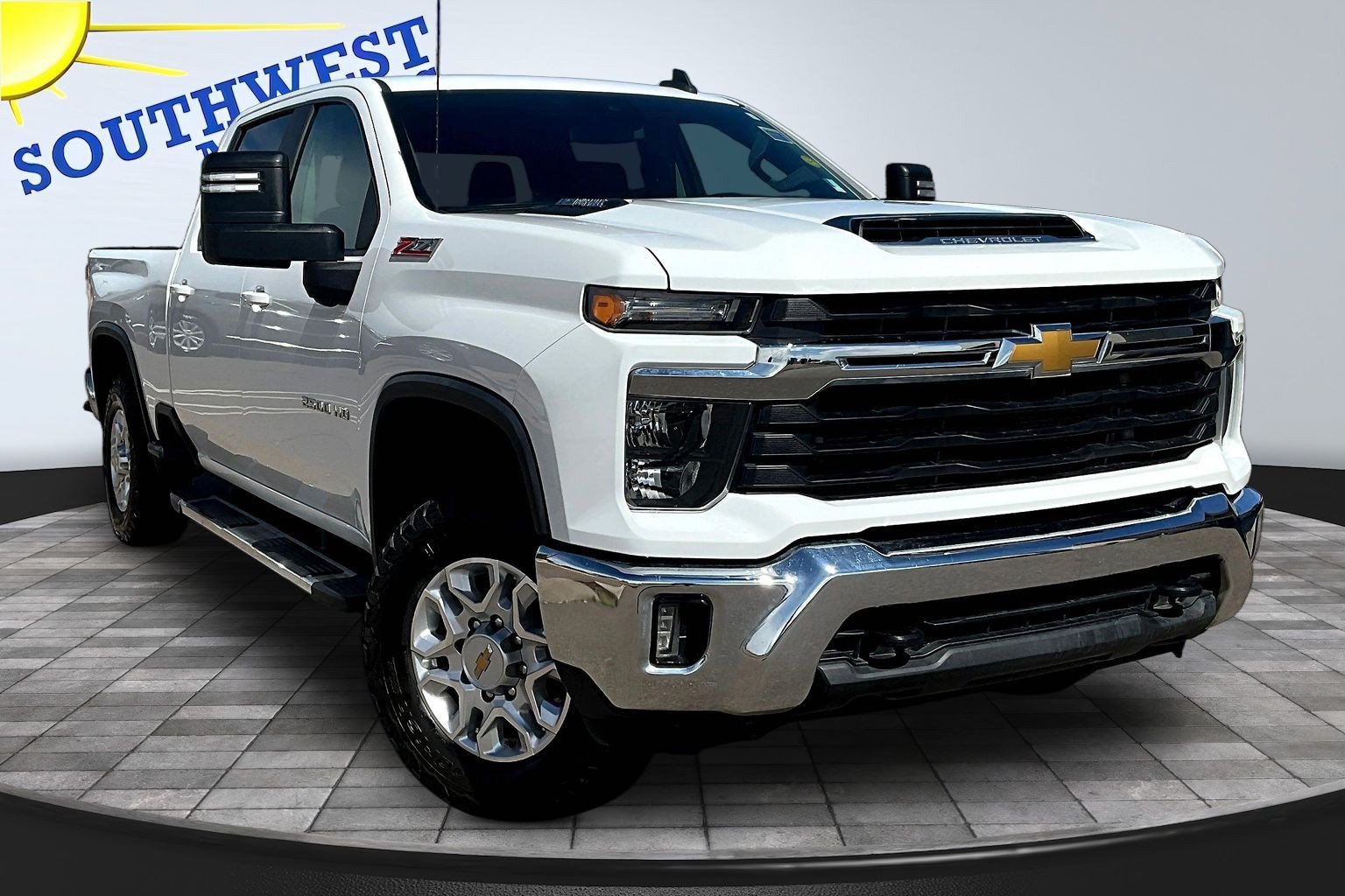 Used 2025 Chevrolet Silverado 2500 LT AWD/4WD image 3