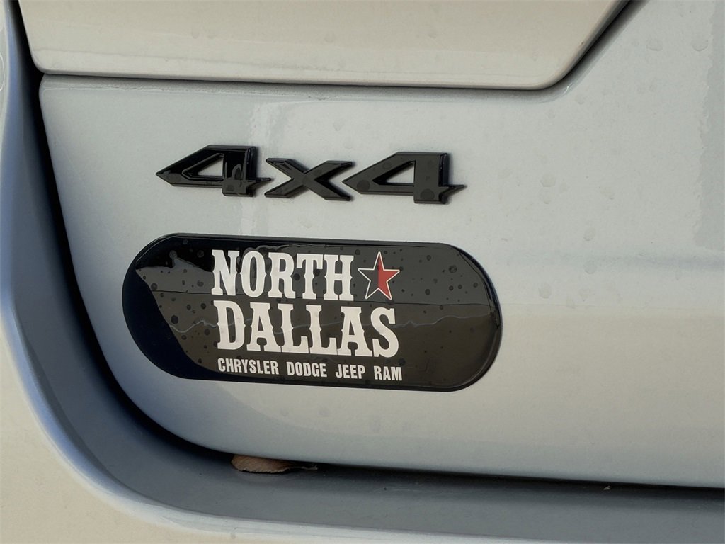 New 2025 Jeep Grand Cherokee Altitude image 9