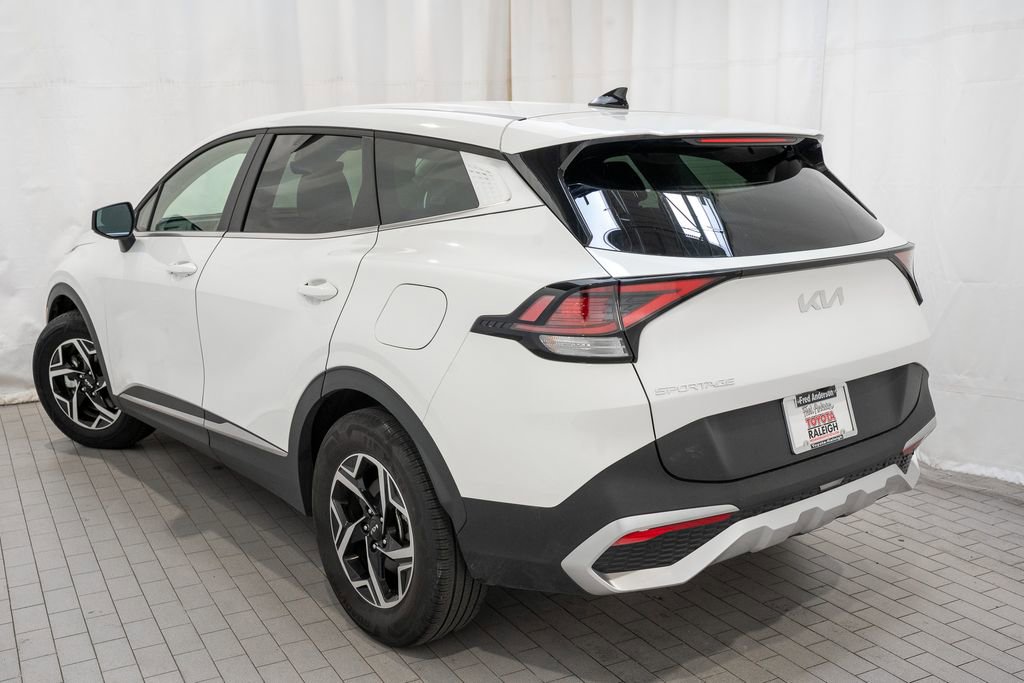 Used 2024 Kia Sportage LX image 3