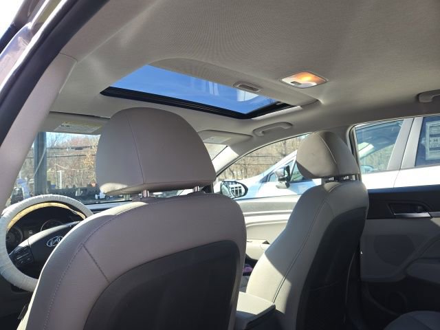 Used 2020 Hyundai Elantra Limited w/ Ultimate Package 03 FWD image 9
