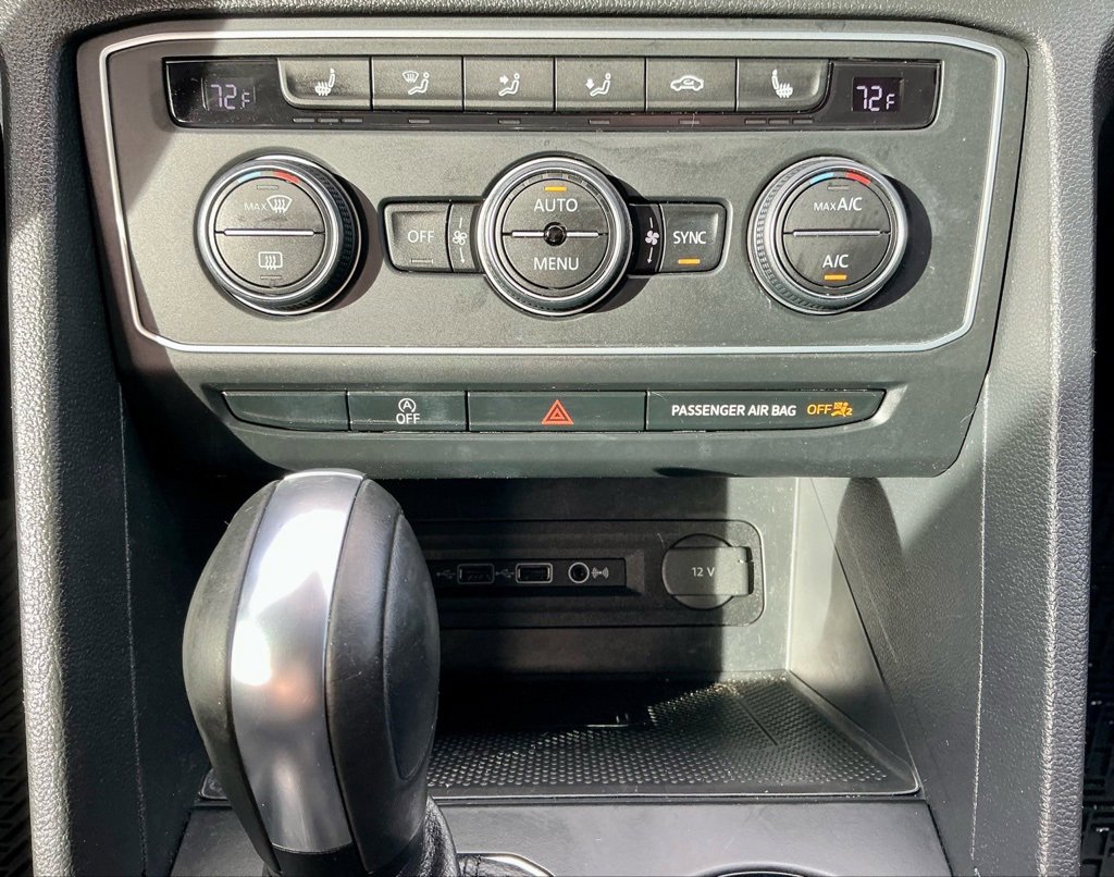 Used 2020 Volkswagen Atlas Cross Sport SE w/ Towing Package image 34