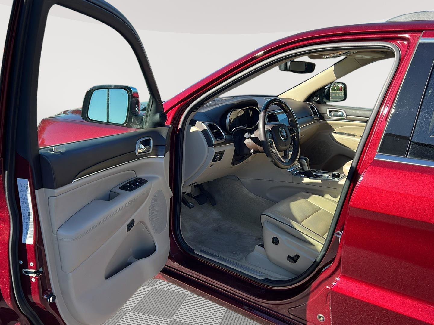 Used 2018 Jeep Grand Cherokee Overland image 9