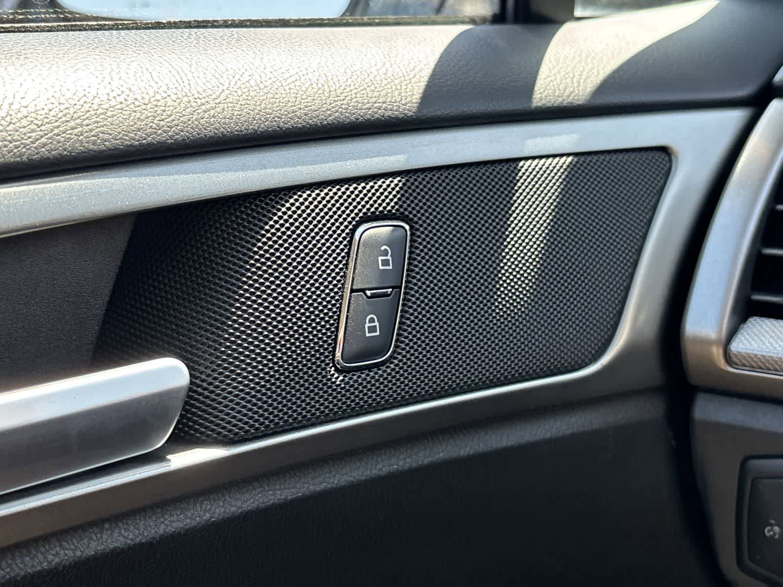 Used 2019 Ford Fusion SE FWD image 26