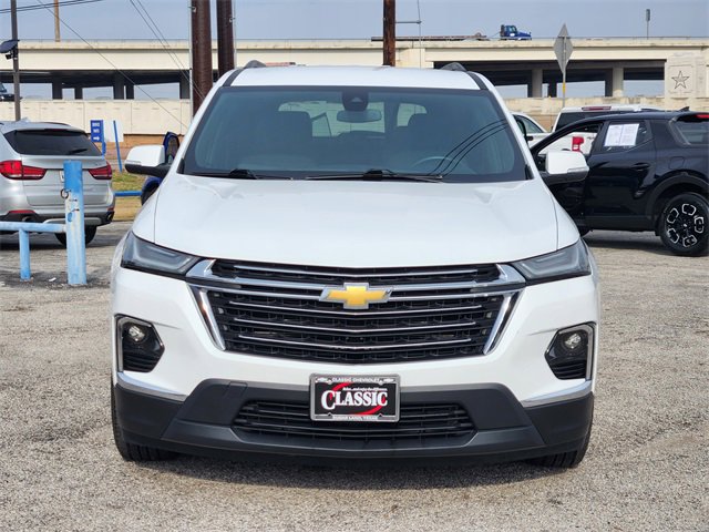Used 2023 Chevrolet Traverse LT image 2