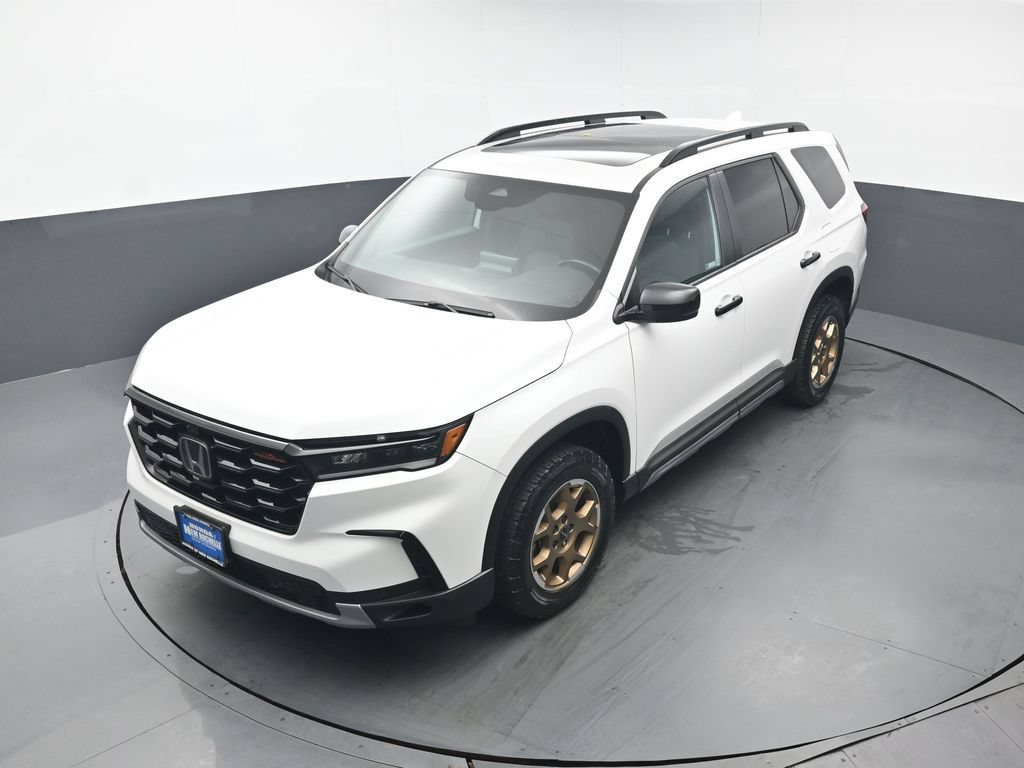 Certified 2024 Honda Pilot TrailSport image 38