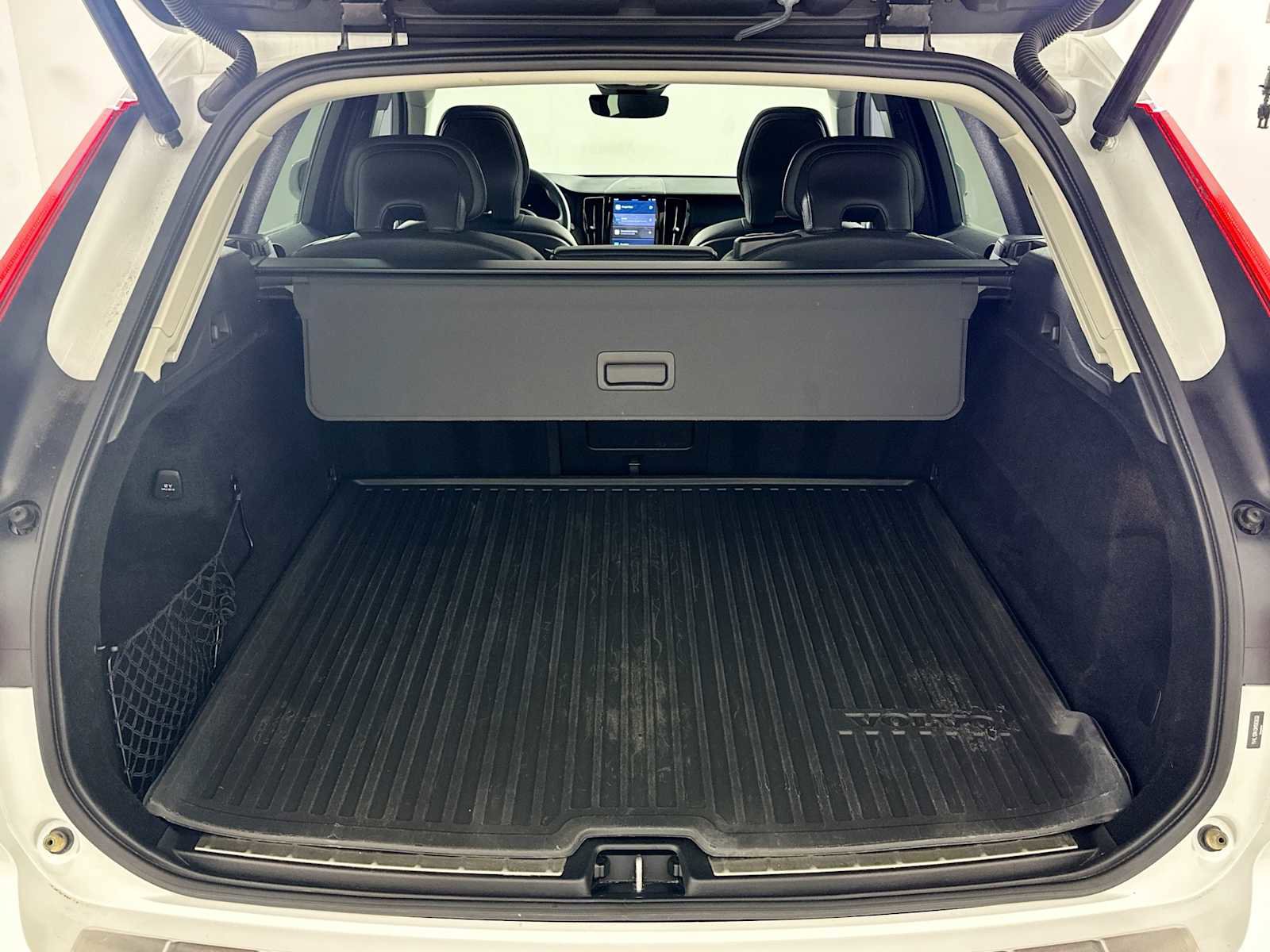 Used 2022 Volvo XC60 B5 Momentum w/ Advanced Package image 24