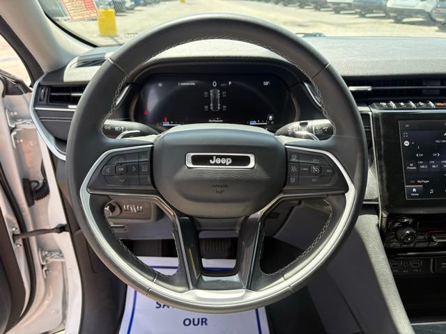 Used 2023 Jeep Grand Cherokee Laredo AWD/4WD image 13
