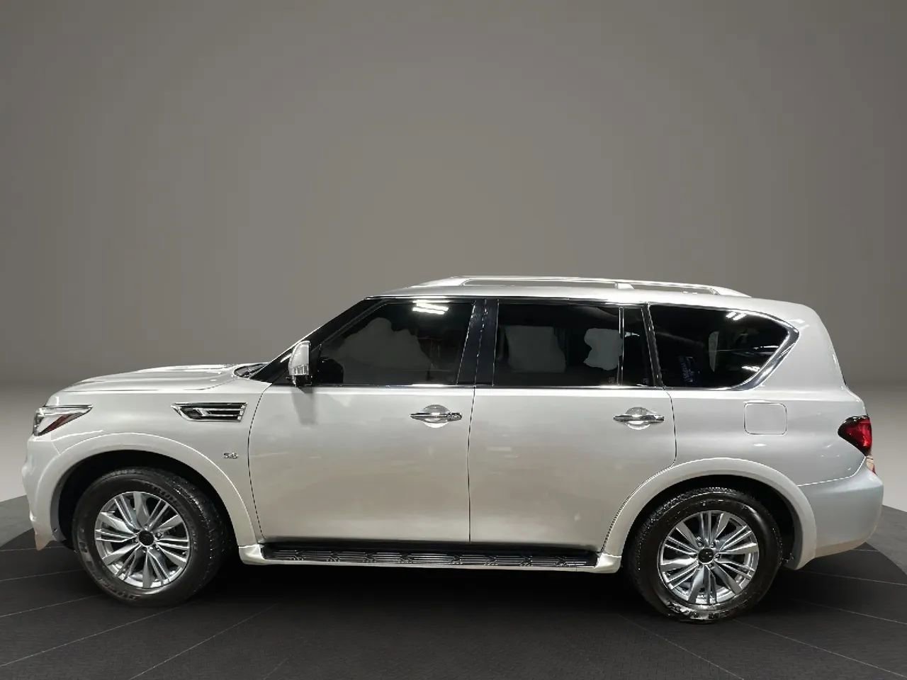 Used 2019 INFINITI QX80 Luxe image 2