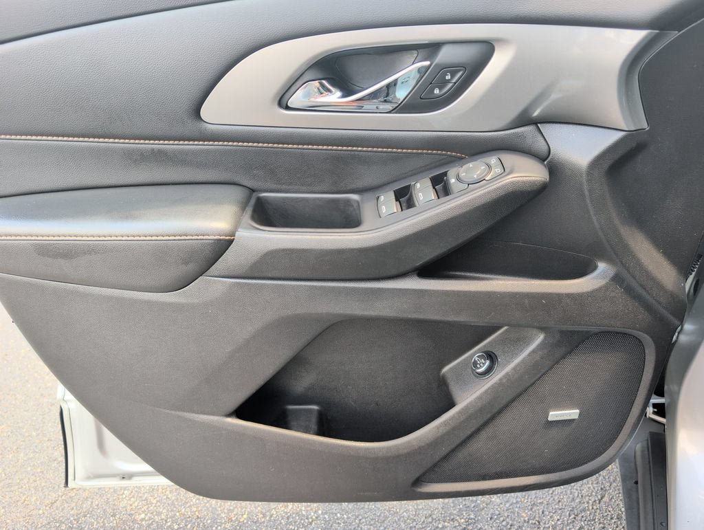 Used 2019 Chevrolet Traverse RS FWD image 16