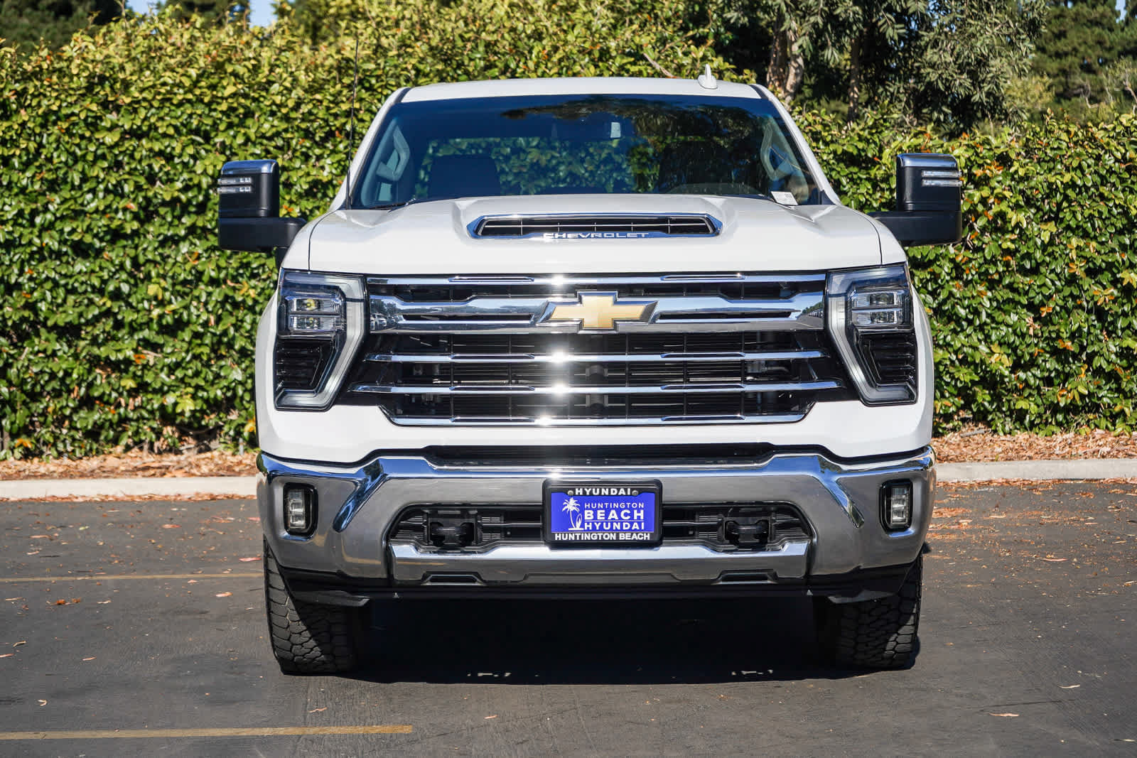 Used 2024 Chevrolet Silverado 2500 LTZ AWD/4WD image 2