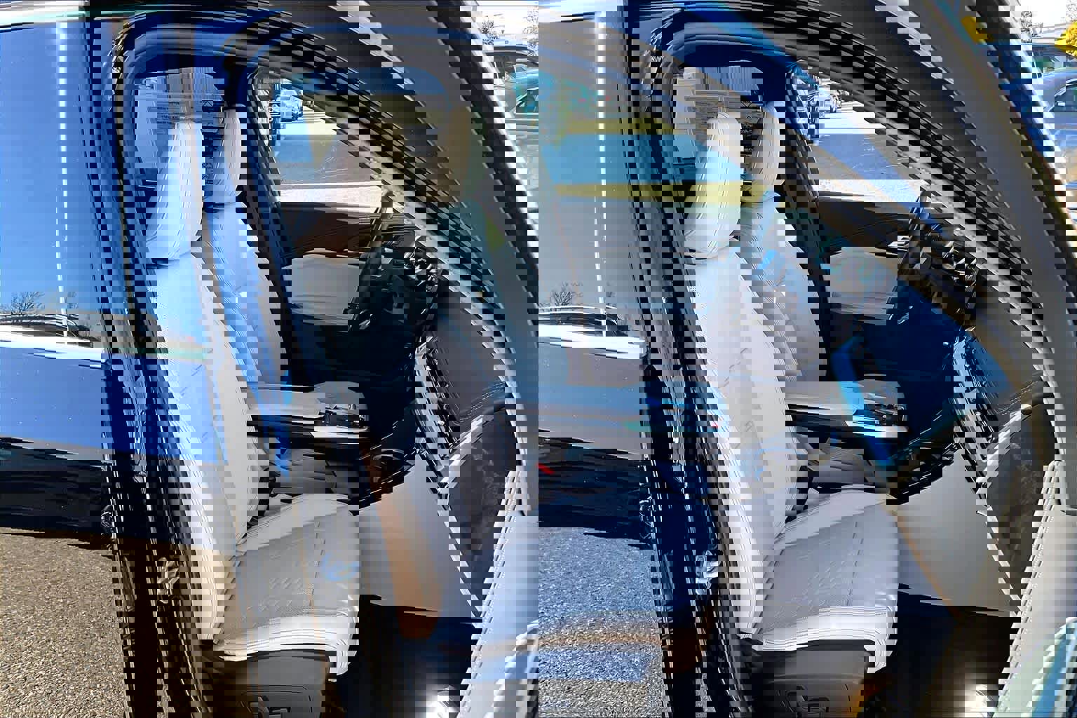 Used 2025 BMW X1 xDrive28i w/ Technology Package image 9