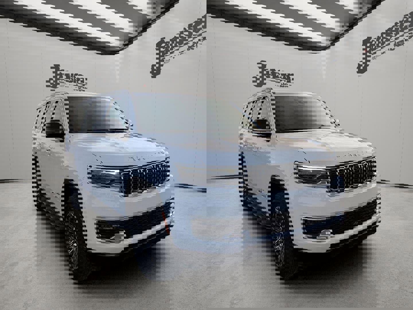 Used 2025 Jeep Wagoneer L 4WD image 4