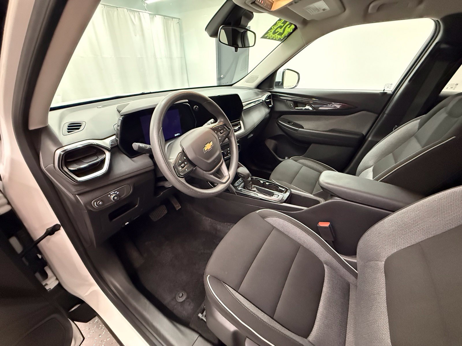 Used 2025 Chevrolet TrailBlazer LT AWD/4WD image 11