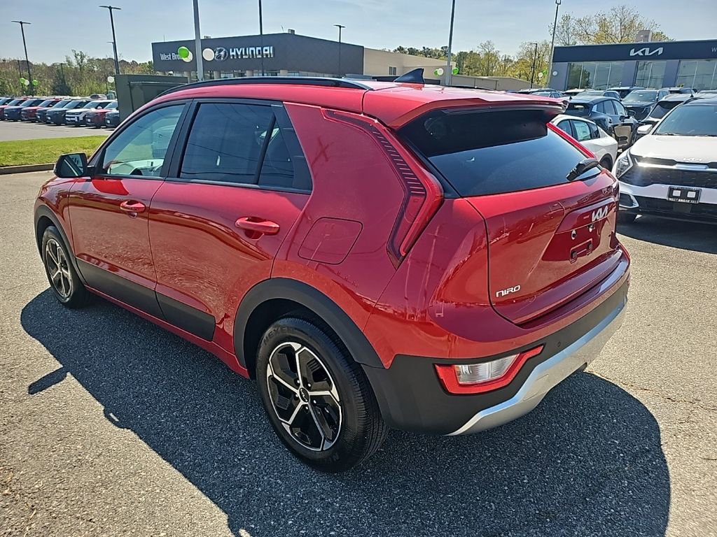 Used 2025 Kia Niro EX image 8