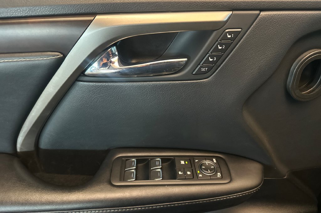 Certified 2022 Lexus RX 450h AWD w/ Premium Package image 11