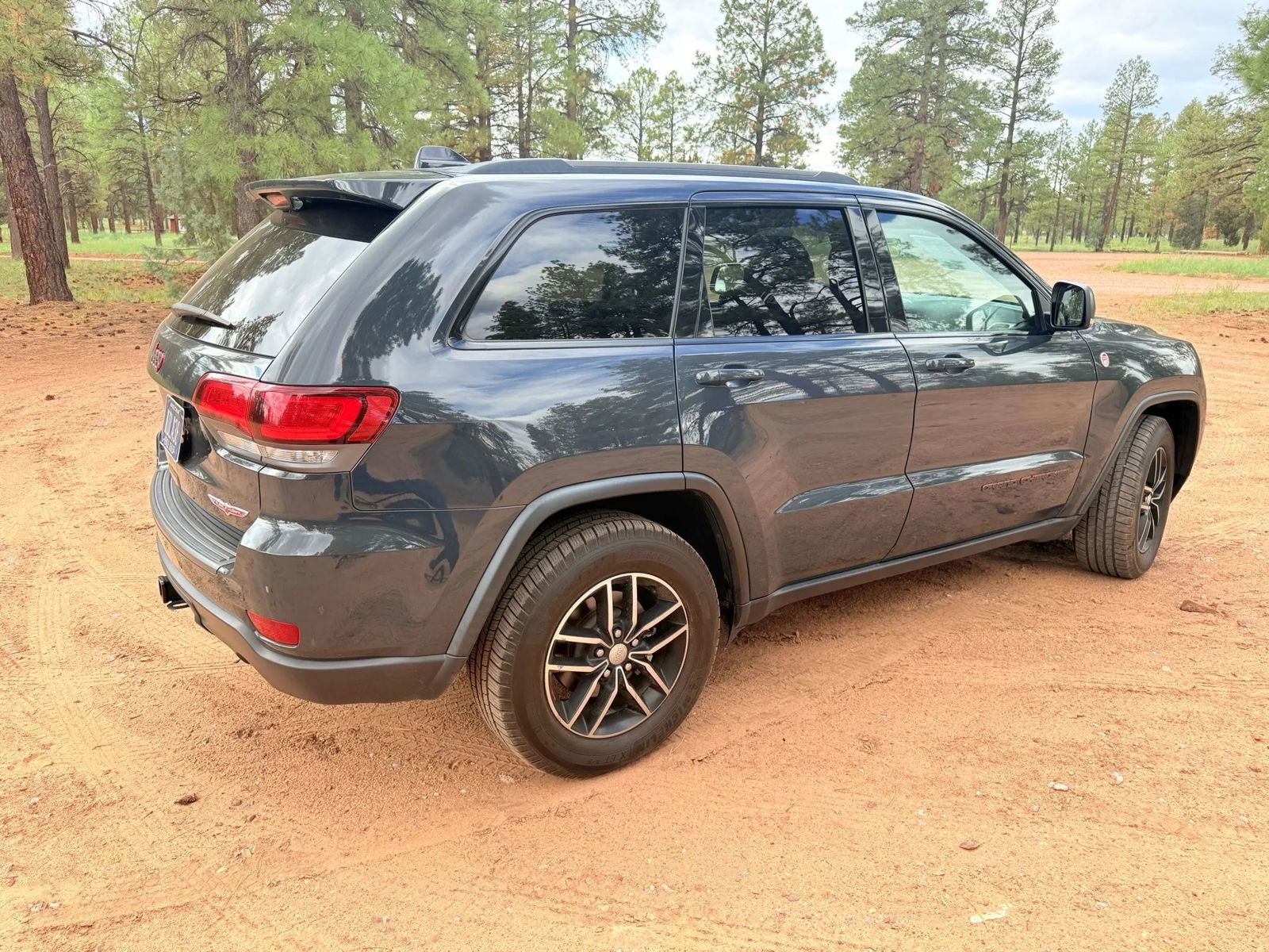 Used 2017 Jeep Grand Cherokee Trailhawk image 5