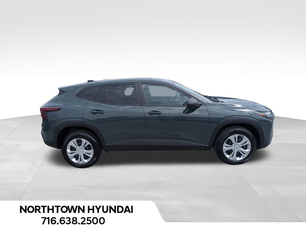 Used 2025 Chevrolet Trax LS image 11