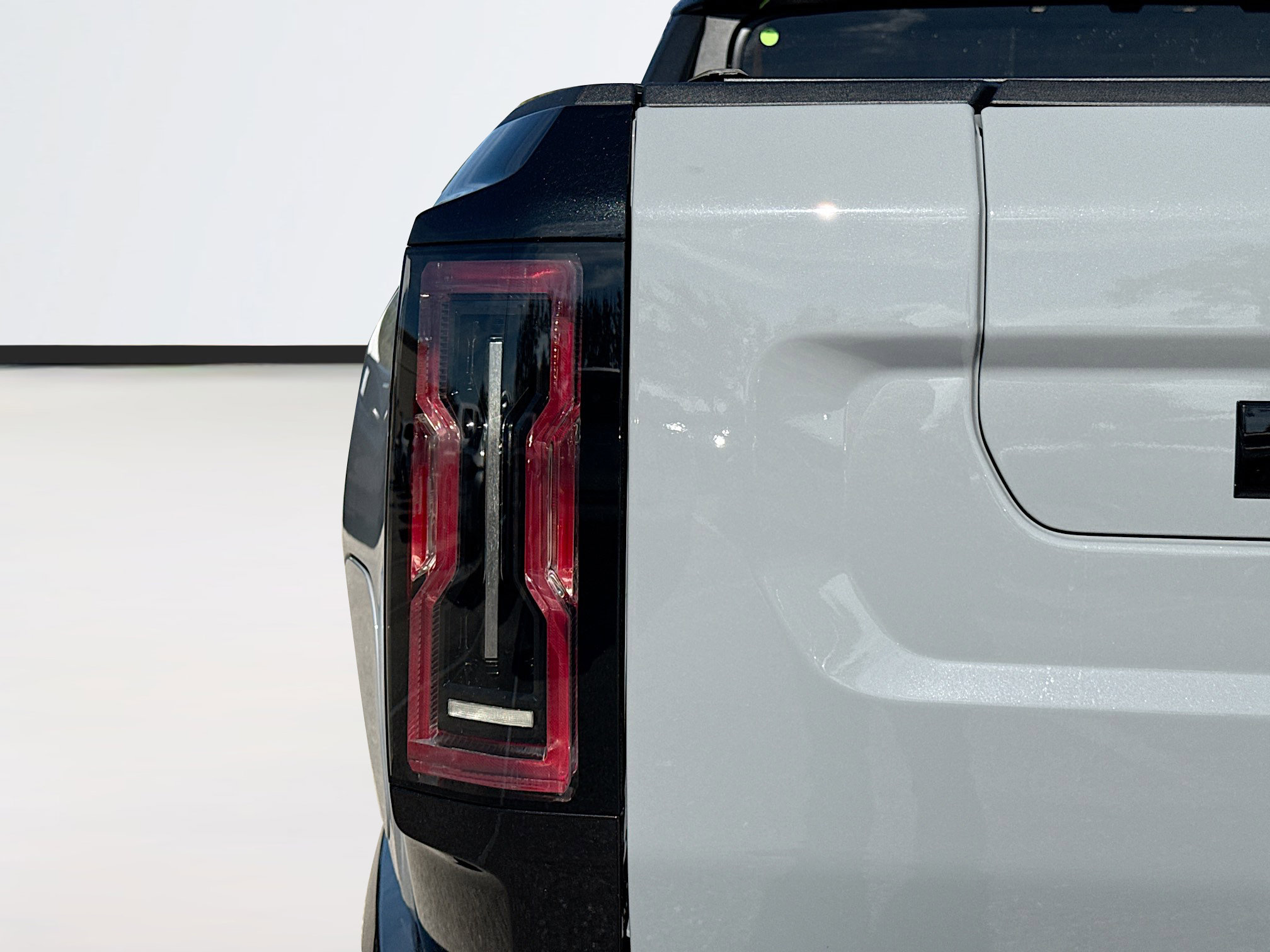 Used 2025 GMC Hummer EV 2X w/ LPO, Dark Essentials Package image 10