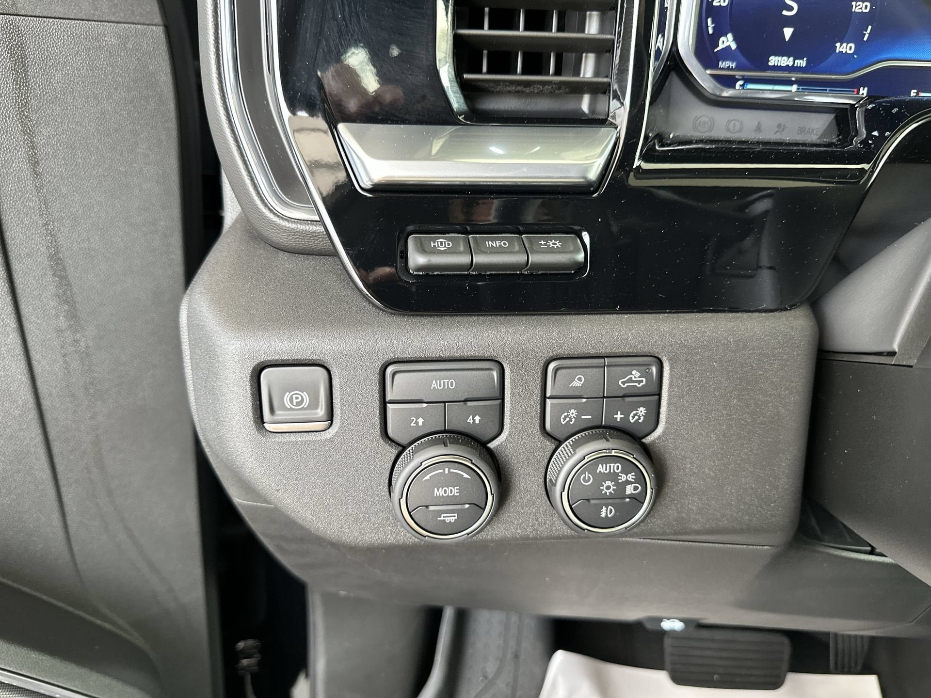 Certified 2024 Chevrolet Silverado 1500 LTZ w/ LTZ Premium Package AWD/4WD image 18