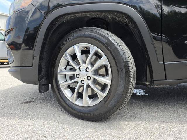 Certified 2022 Jeep Cherokee Latitude Lux w/ Sun & Sound Group AWD/4WD image 34