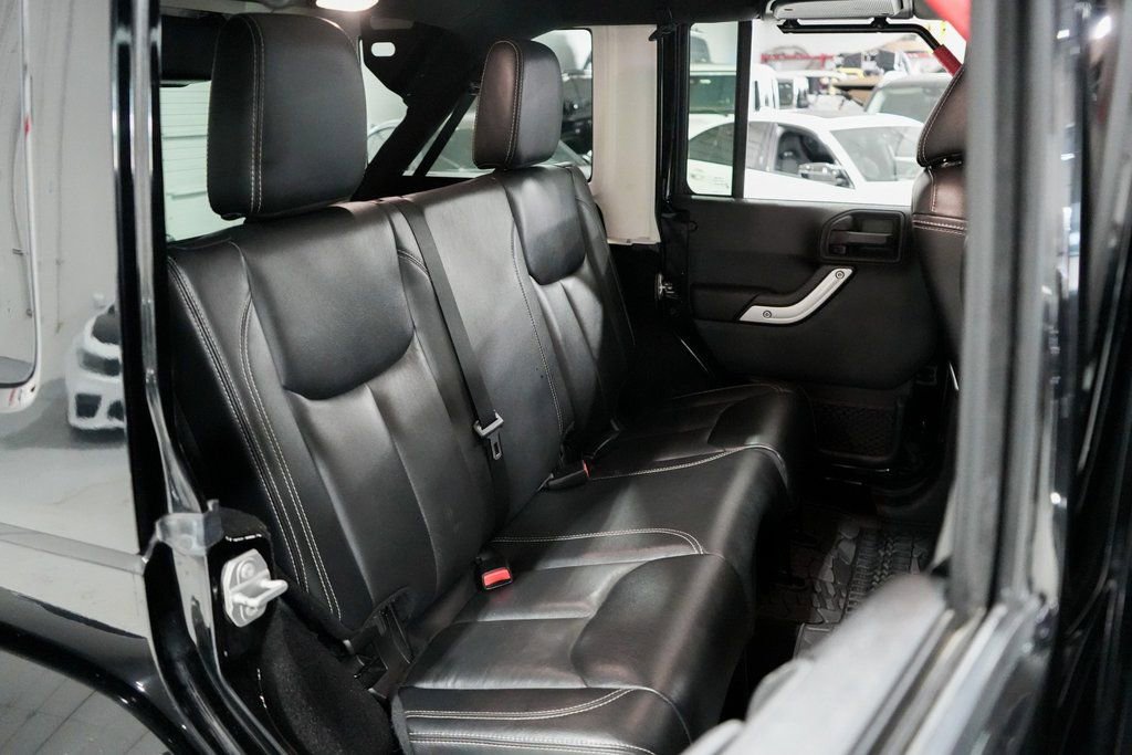 Used 2017 Jeep Wrangler Unlimited Rubicon image 29