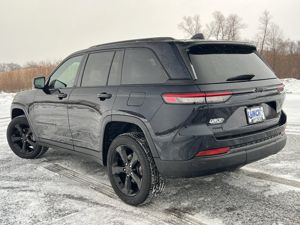 Used 2024 Jeep Grand Cherokee Limited w/ Black Appearance Package image 2