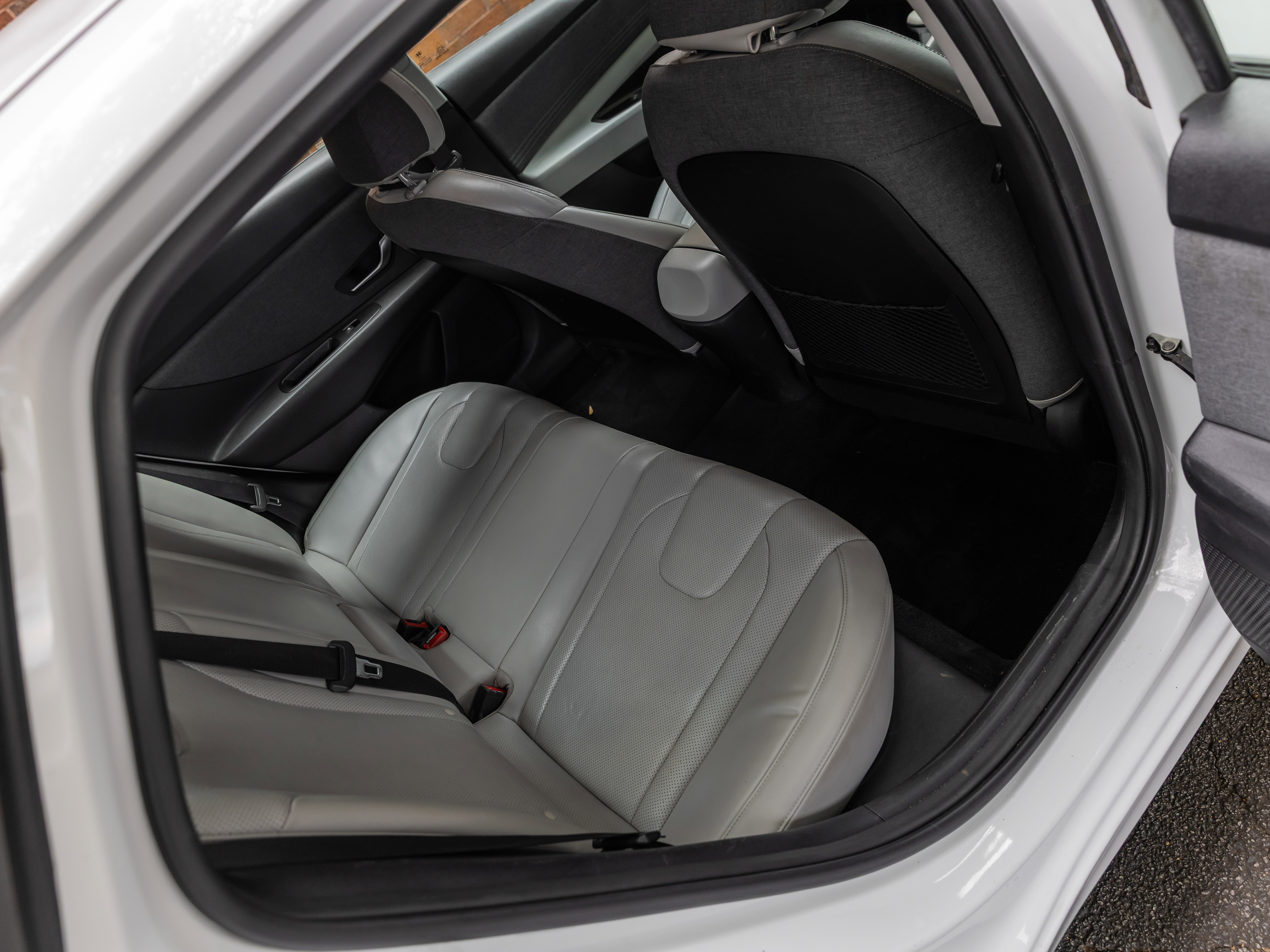 Used 2021 Hyundai Elantra Limited image 15