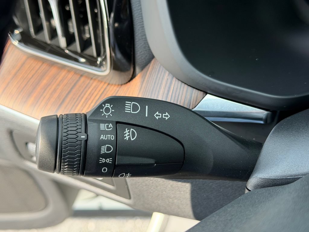 Used 2022 Volvo XC60 T8 Inscription Expression w/ Climate Package AWD/4WD image 37