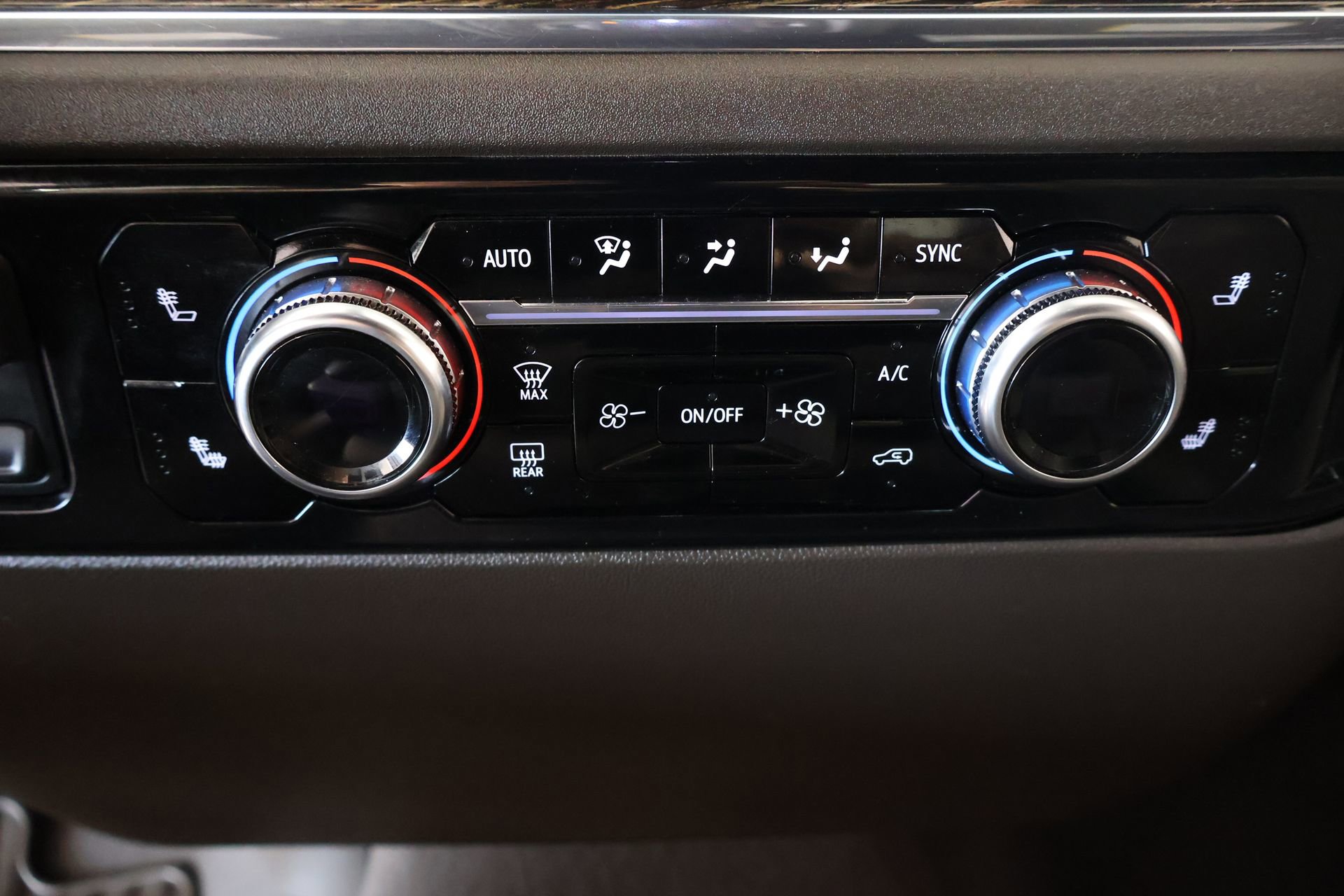 Used 2024 GMC Sierra 1500 SLE w/ Preferred Package image 7