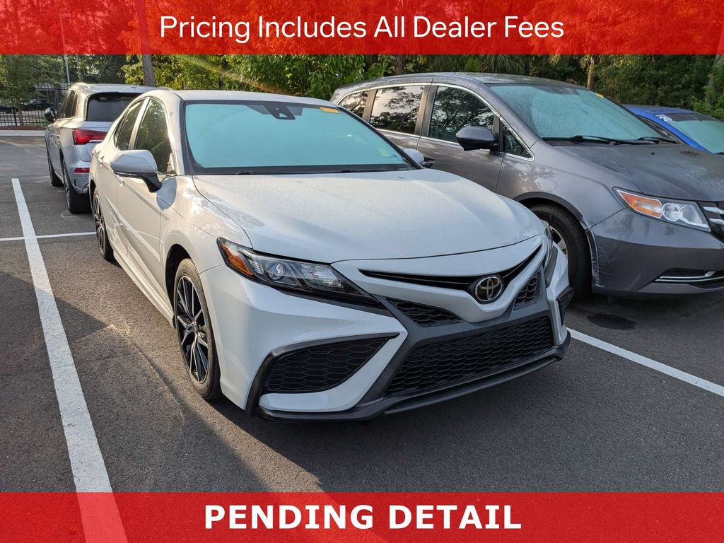 Certified 2022 Toyota Camry SE FWD image 1